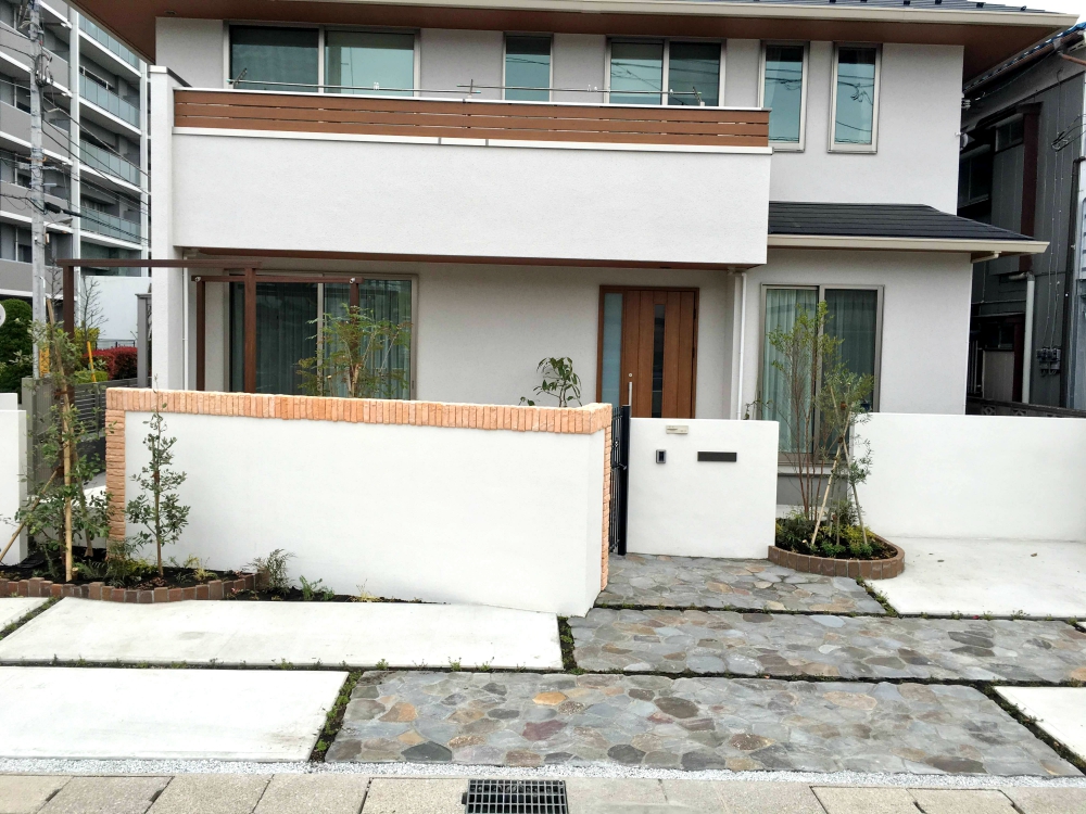 No.1030：ジャワ鉄平石のモダンなアプローチ