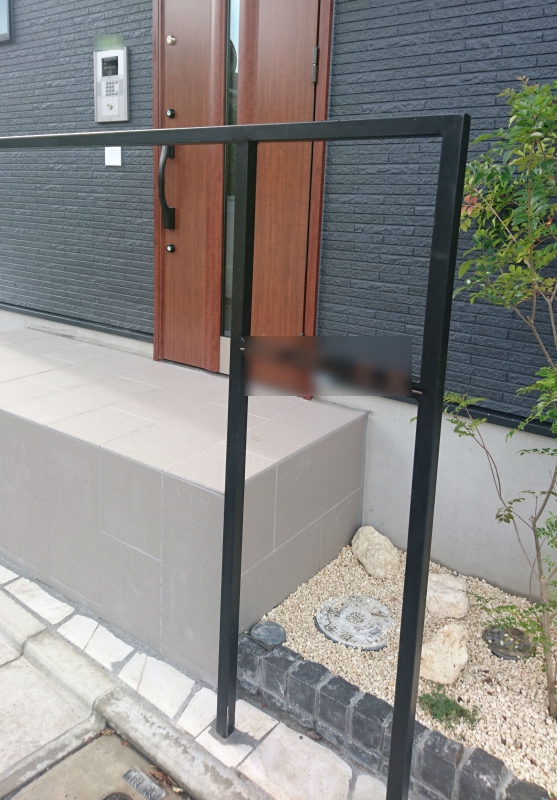 フレーム:手すりと表札 フレーム:手すりと表札