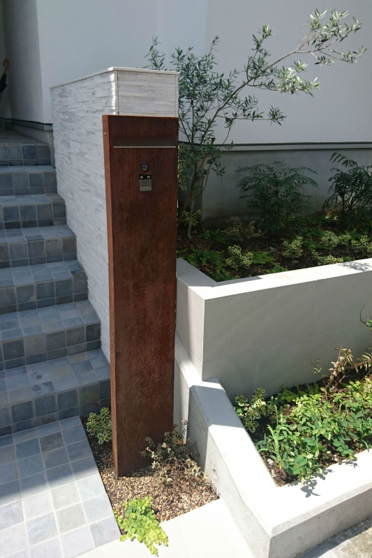 No.1062：コールテン鋼の門柱