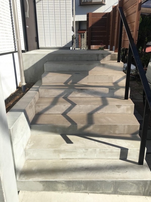 モルタル金ゴテ仕上げの階段