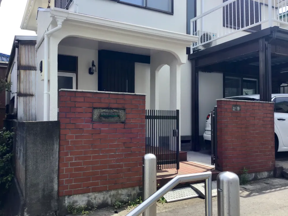 ビフォー (玄関周り)