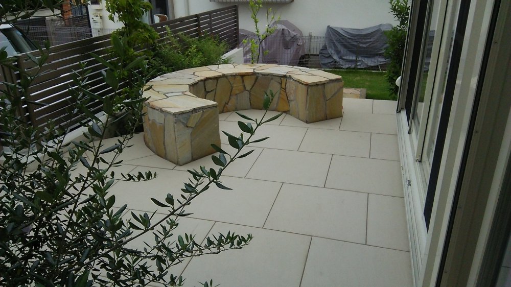 Connecting Exterior from Entrance to Courtyard Terrace