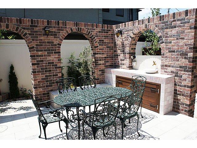 British Style Exterior and Garden