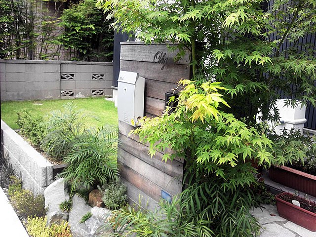 和の雰囲気漂う門構え