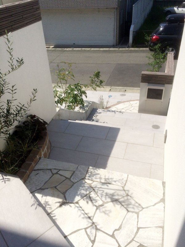 乱形石でアクセントを