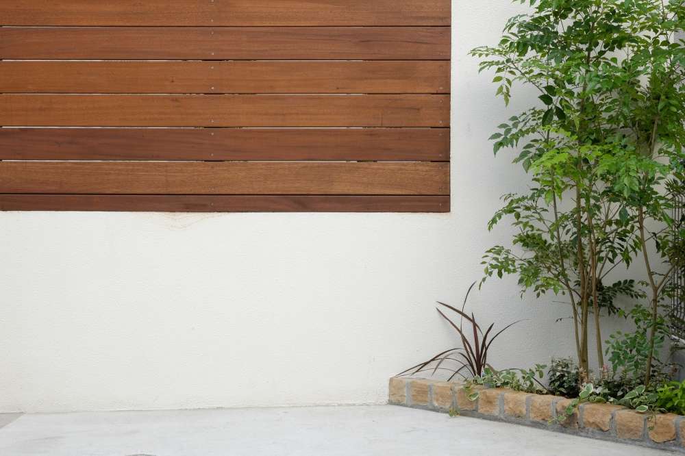 ウッドフェンスと植栽