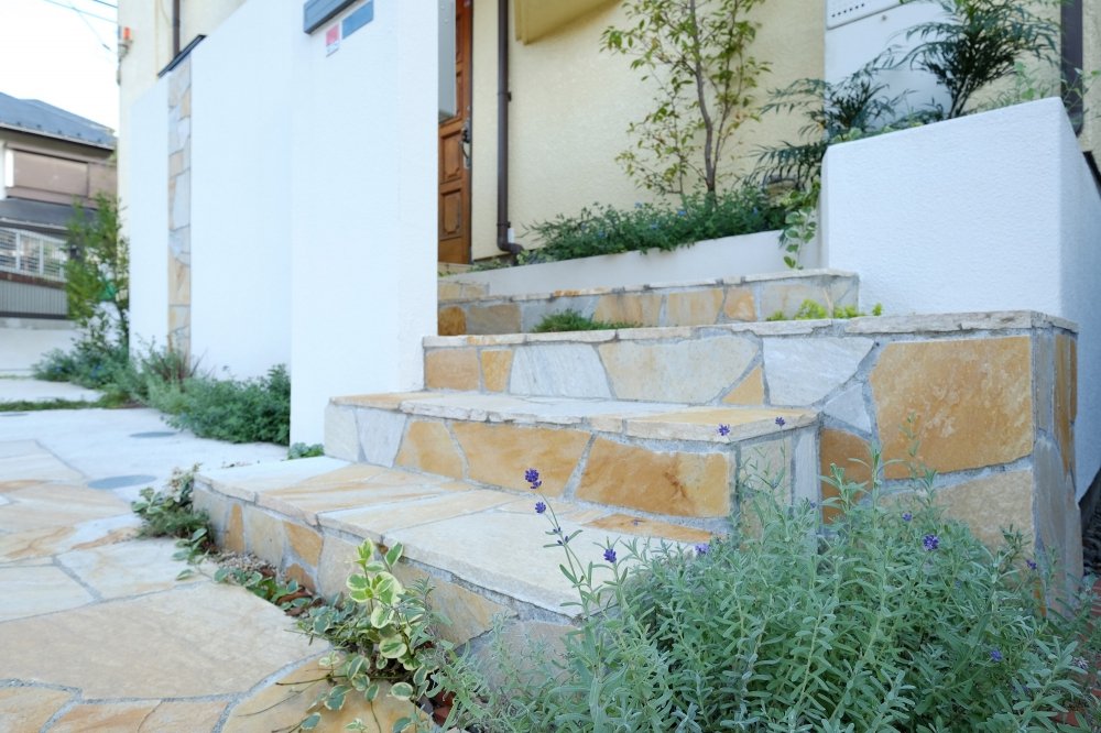 北側の玄関まわり