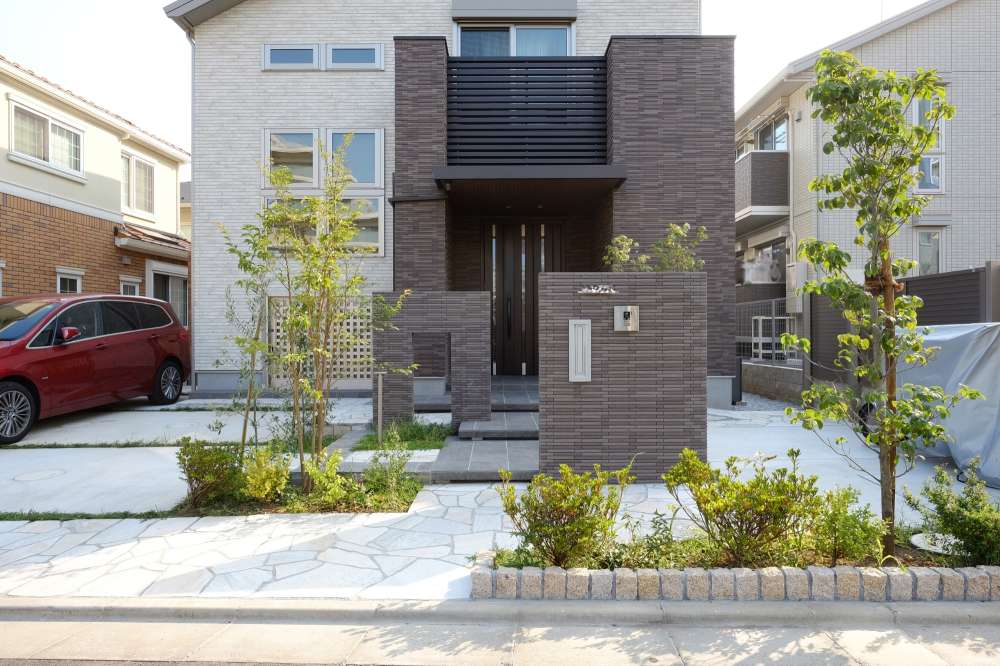 建物との調和を目指した緑豊かなファサード