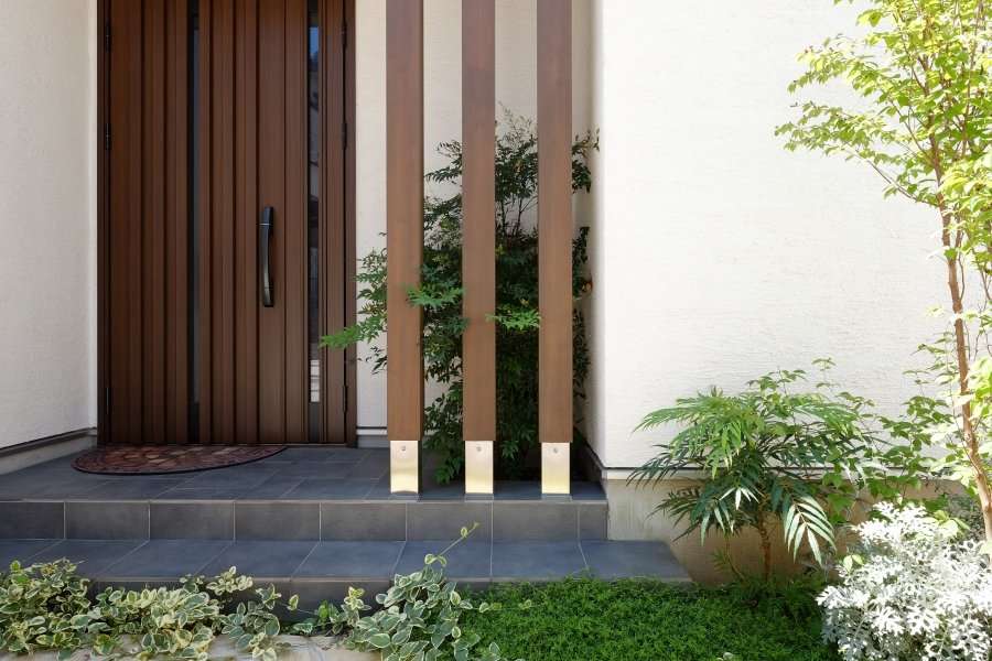 明るいアプローチへ