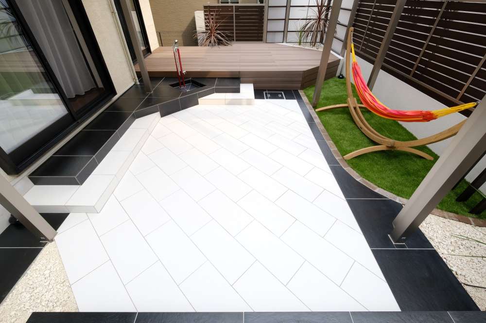 アルデシアのタイルテラス