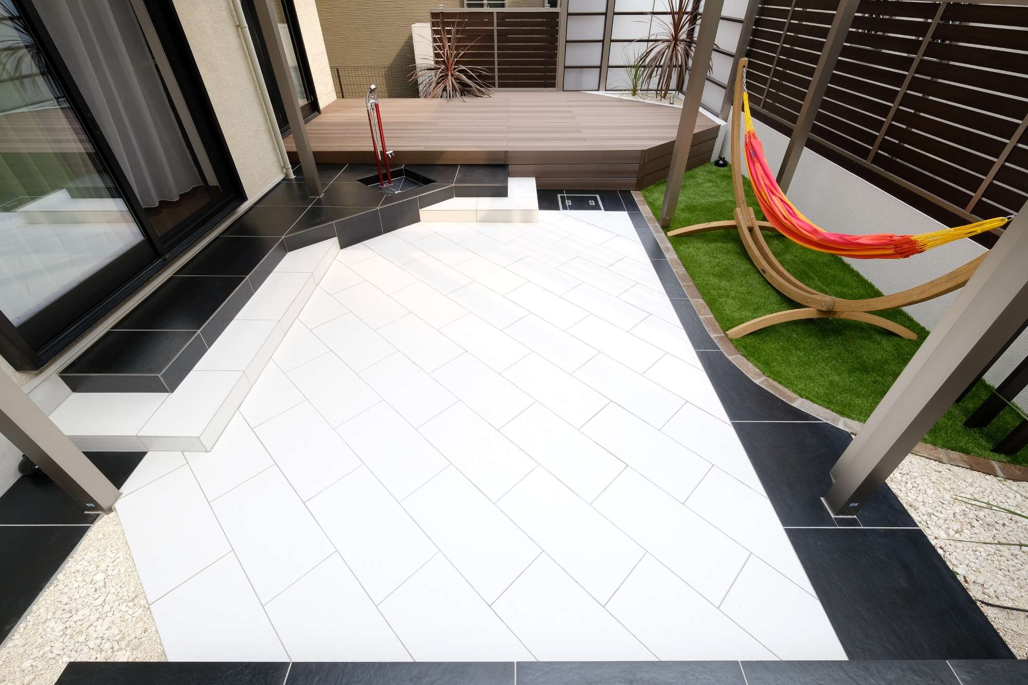 アルデシアのタイルテラス