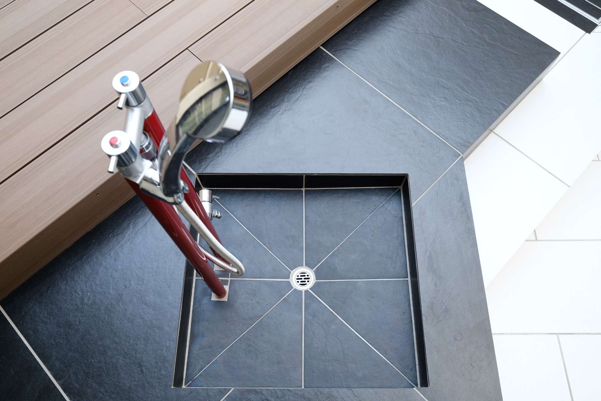 立水栓はオンリーワンのジラーレデュエTypeC 二口水栓柱 温水混合