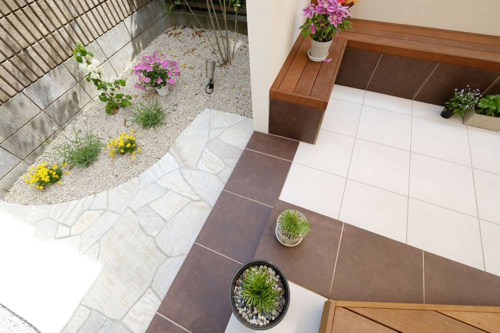 タイルとウッドデッキ