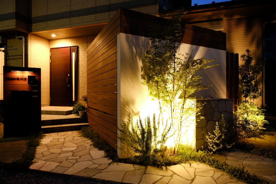 夜のファサード