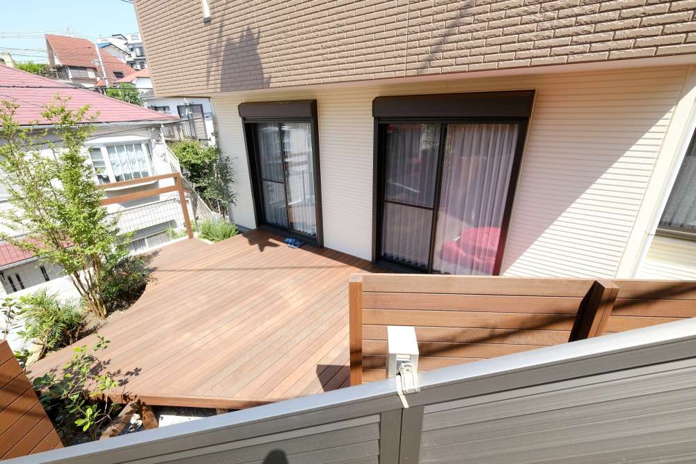 南側ウッドデッキ