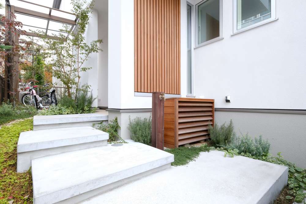 ウッドと和モダンを融合させたモルタルのアプローチ
