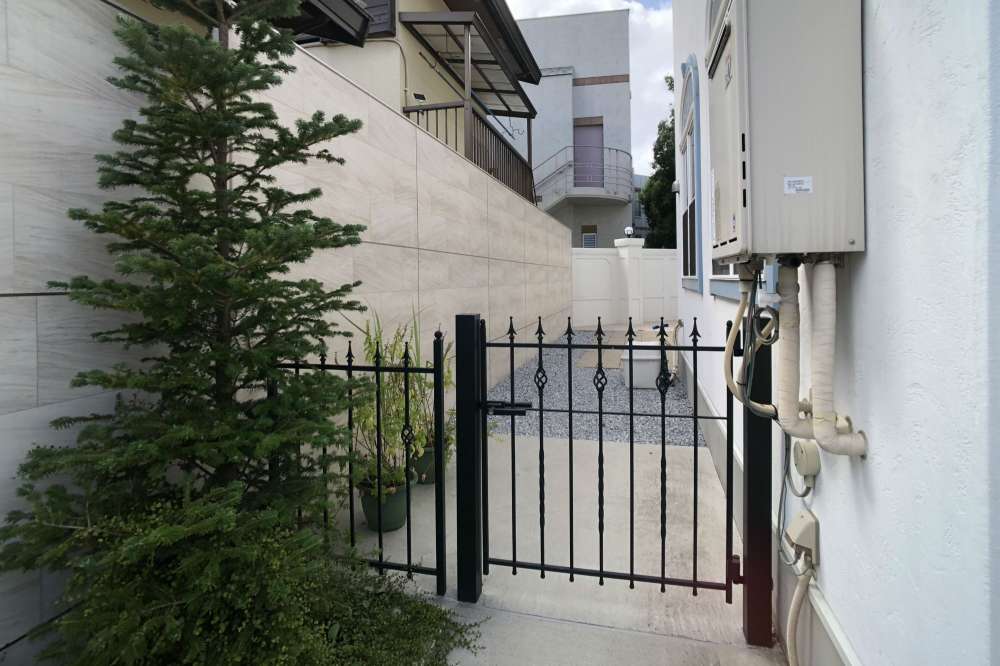 アイアンの門扉