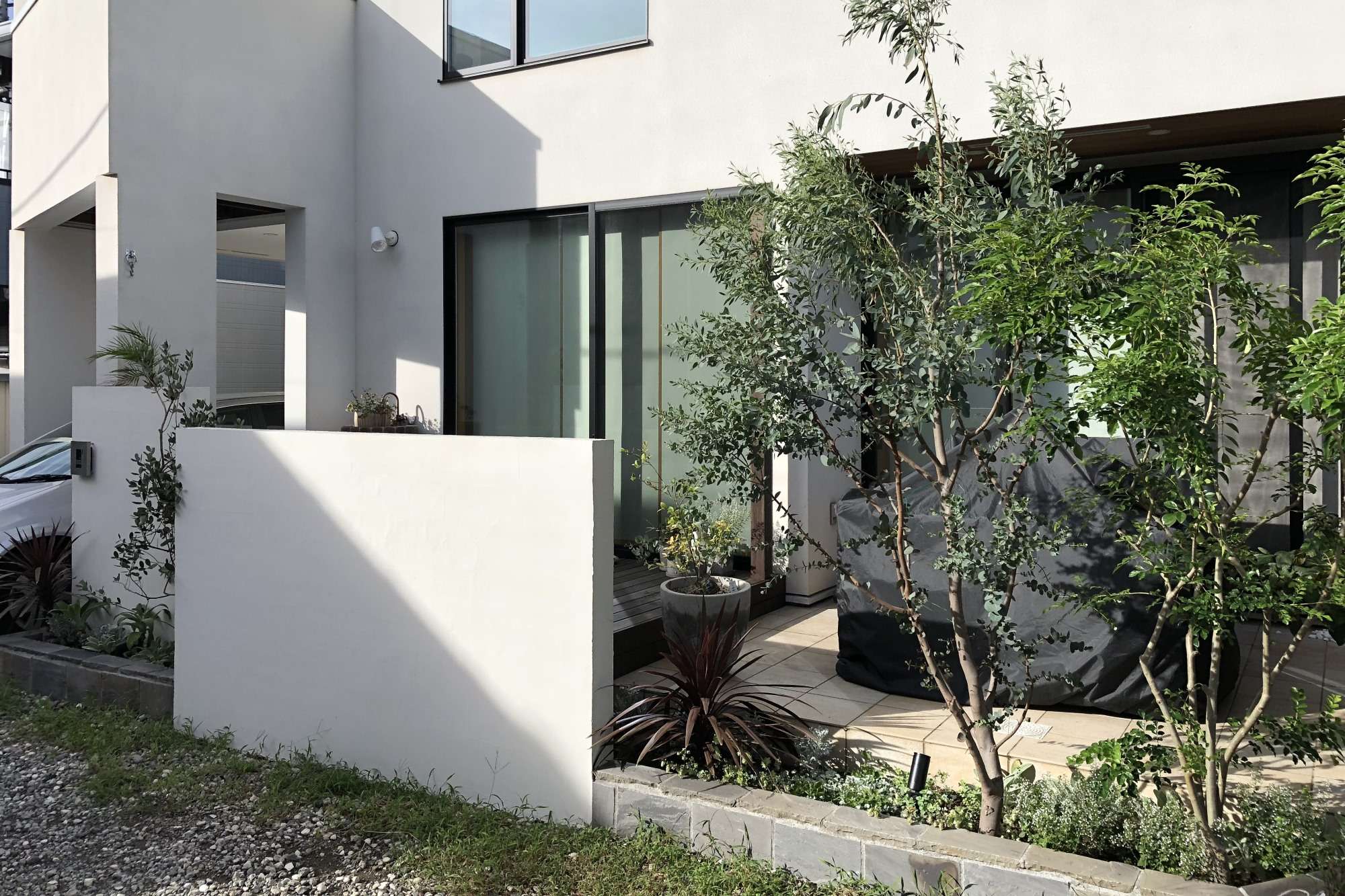 セミクローズド外構のお庭