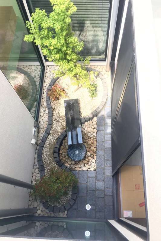 中庭の坪庭・水盤