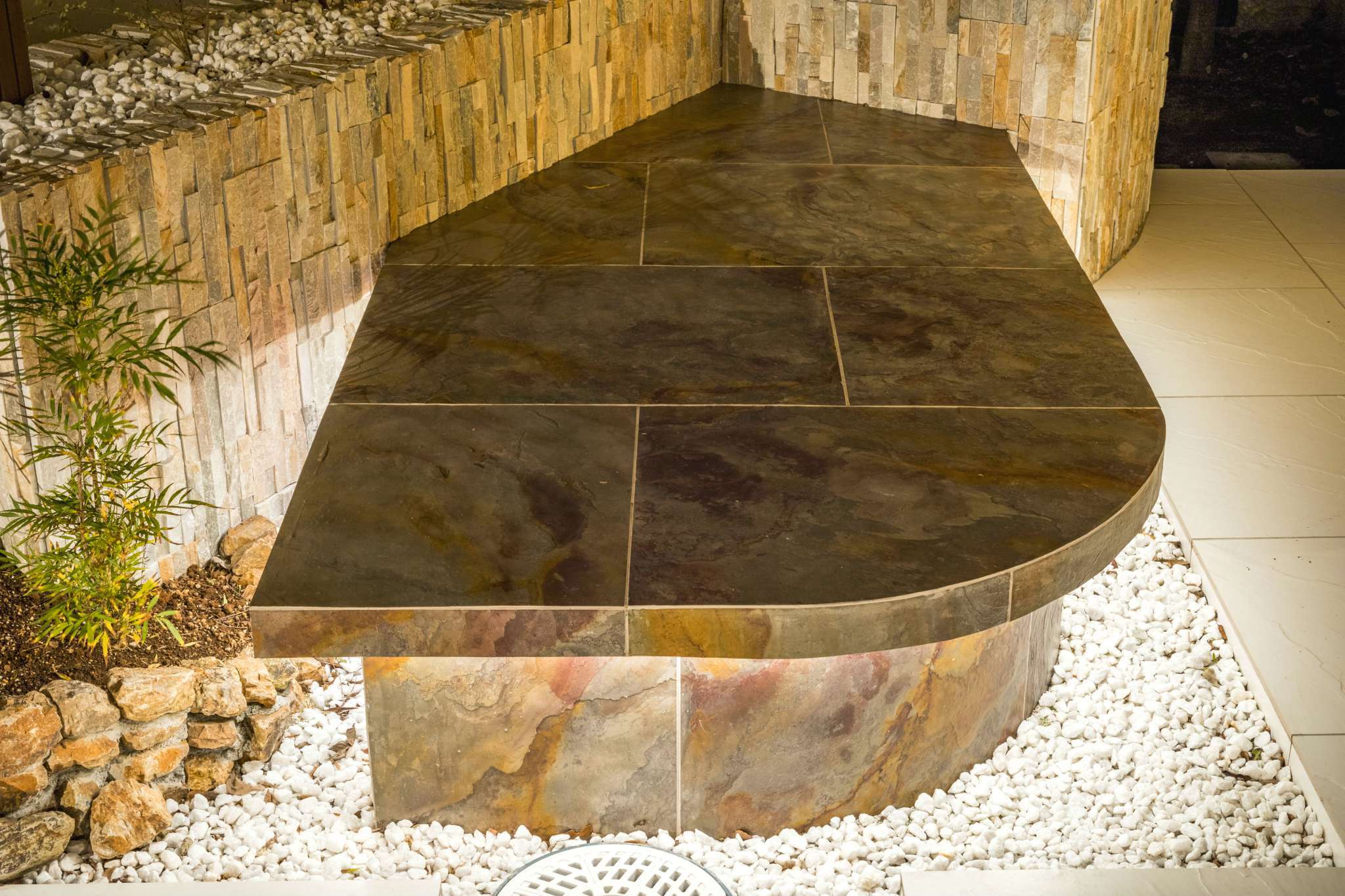 ハンディストーン仕上げのベンチ