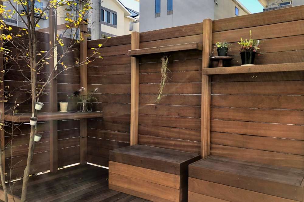 アイデア満載のウッドフェンス