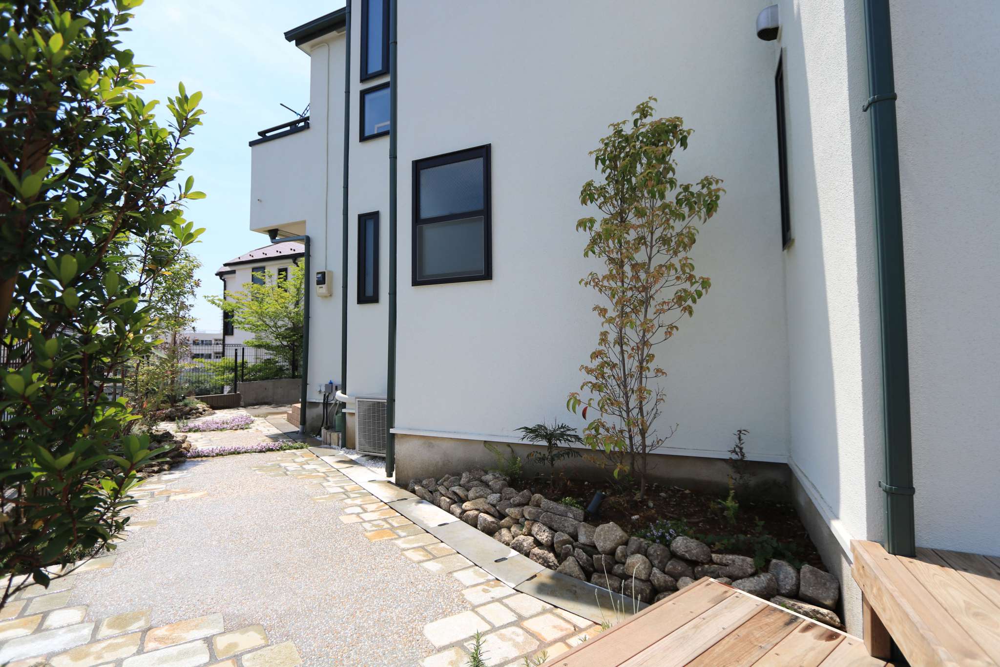 デッドスペースを植栽スペースへ