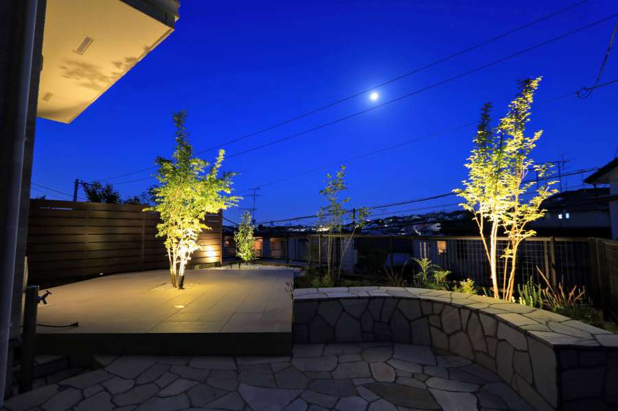 夜は紺碧の空でした。