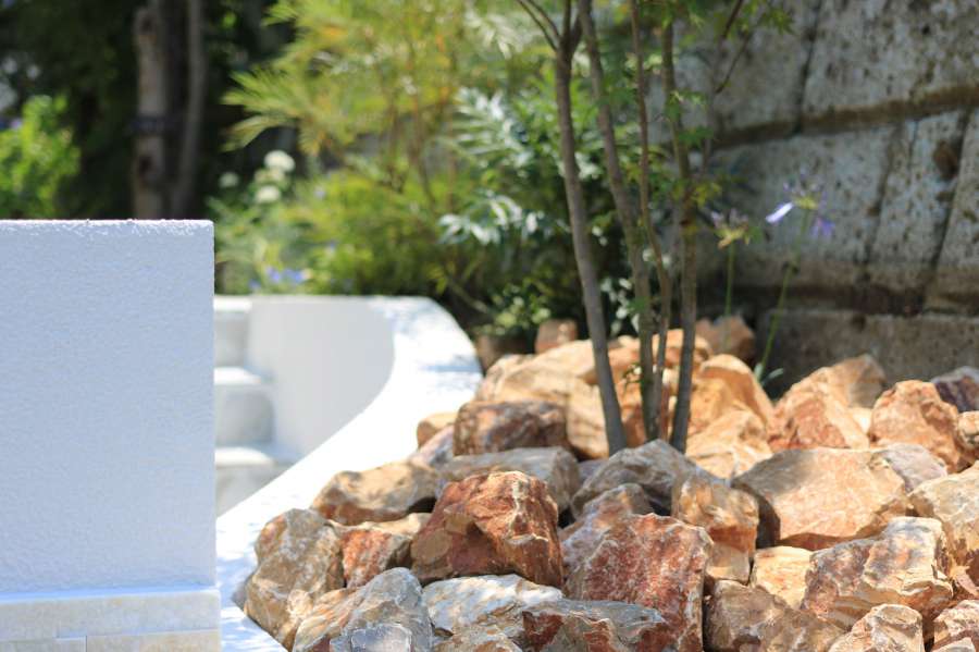 ごろた石を使ったロックガーデン