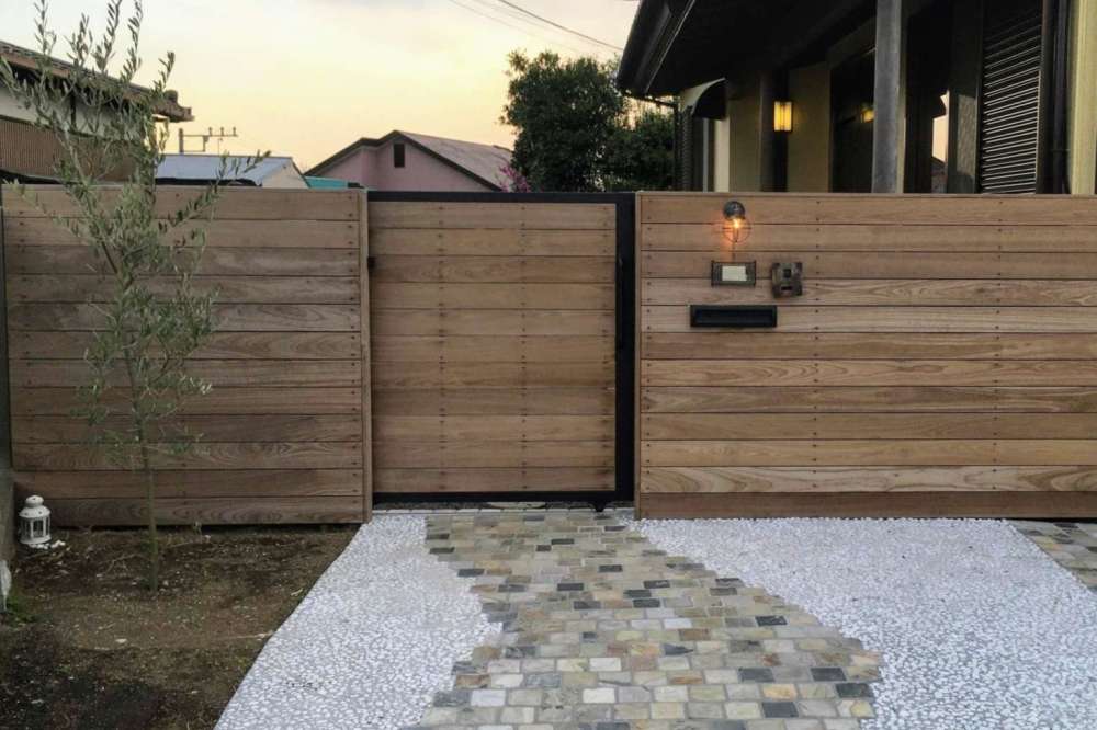 造作したスライドドア