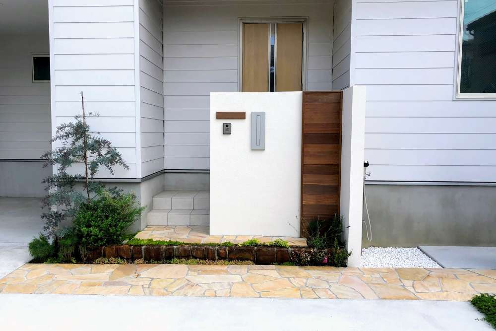 アプローチをミニマムなデザインに