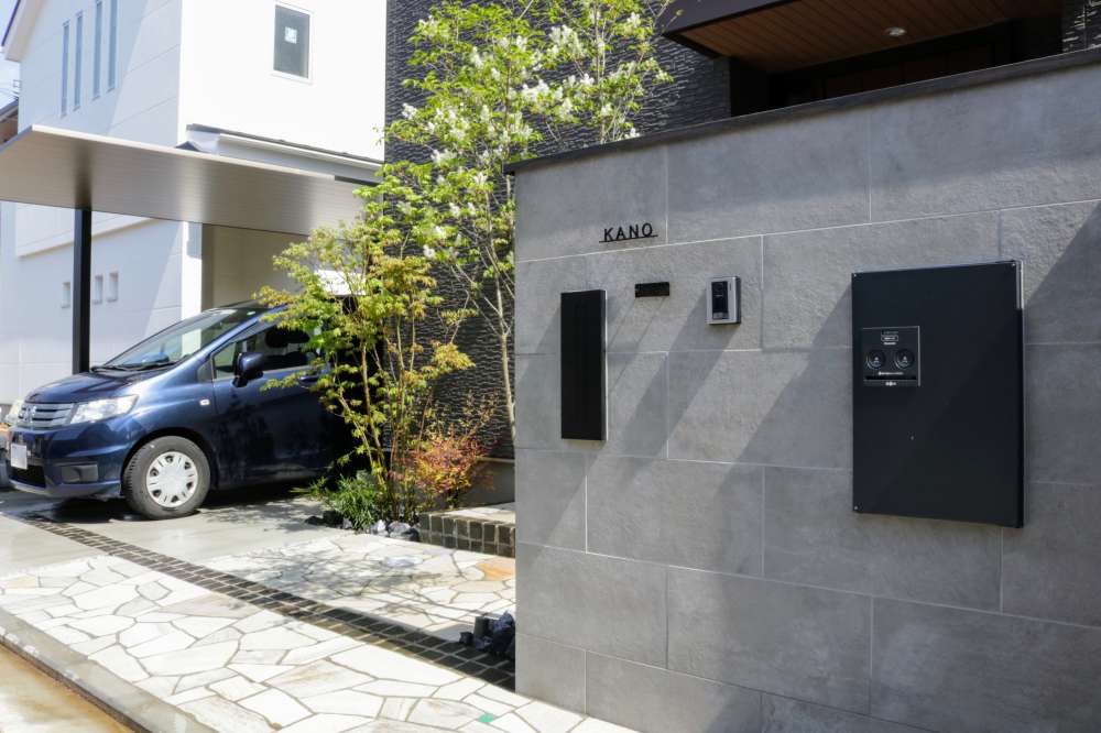 セラレバンテ張りの門柱