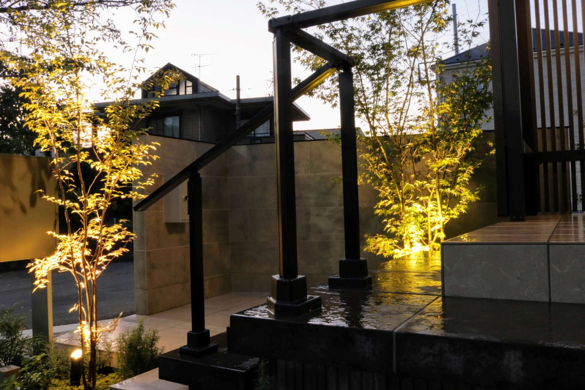 夕暮れのライトアップ