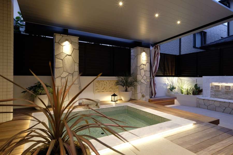 露天風呂のあるガーデンテラス