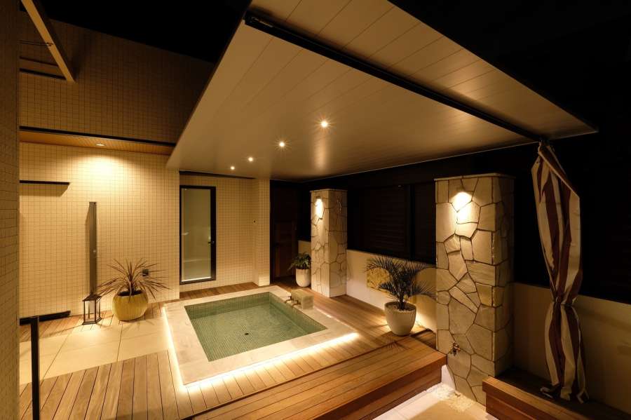 テラス屋根付き露天風呂