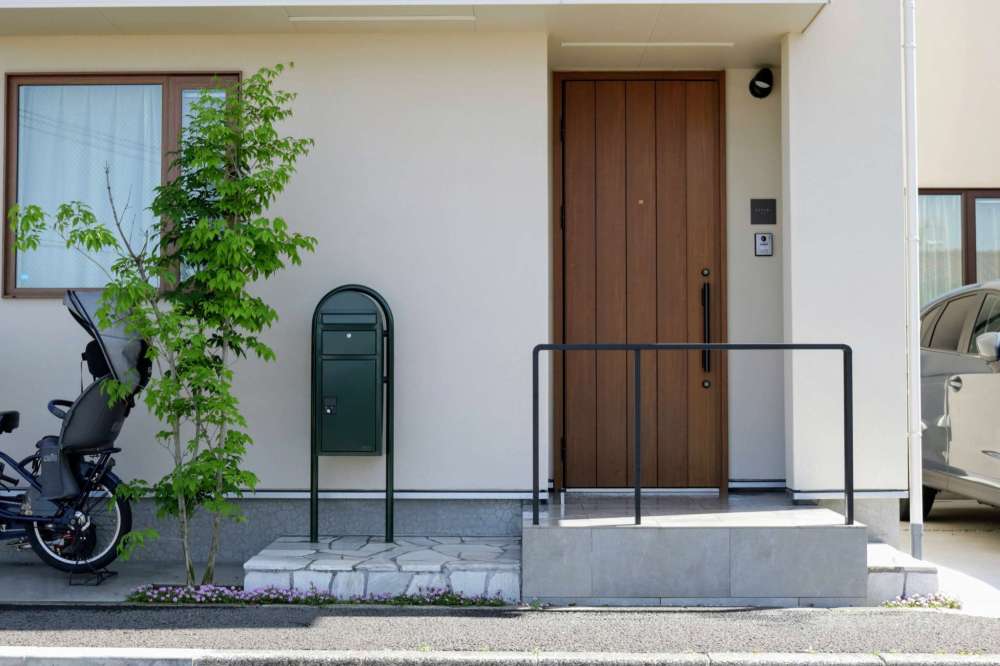 デザイナーズレールに関する外構の施工事例