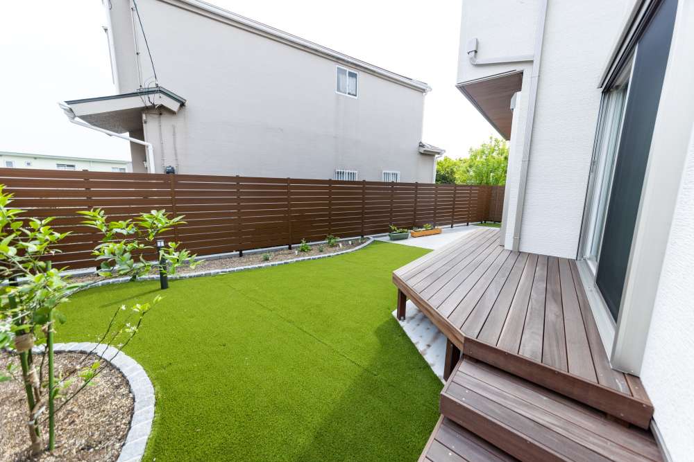 お庭側にもデザインのつながりを