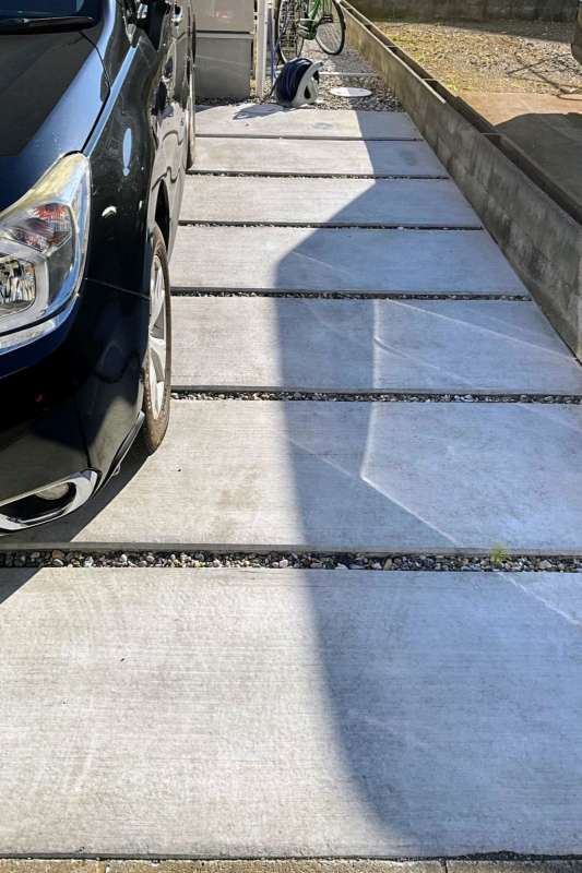 コンクリート土間の駐車場