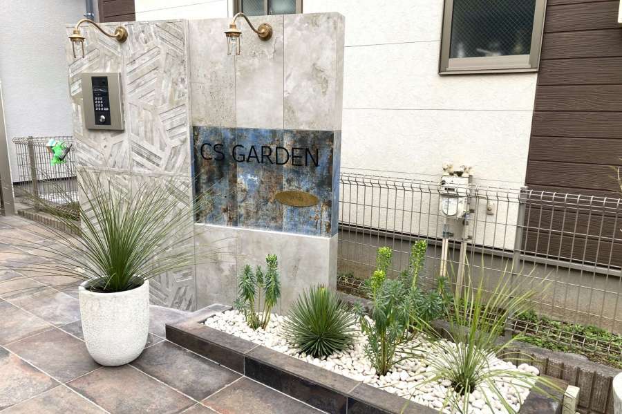 オーナメントプランツと門柱