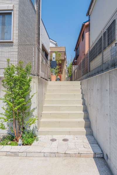 明るくなったアプローチ階段