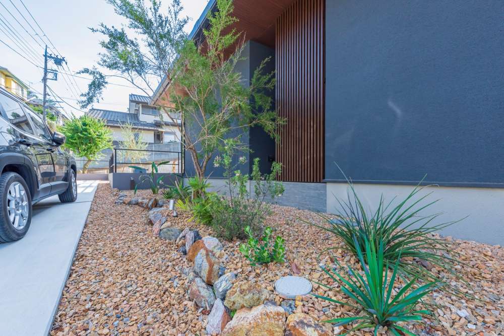 ゴロタ石に関する外構の施工事例