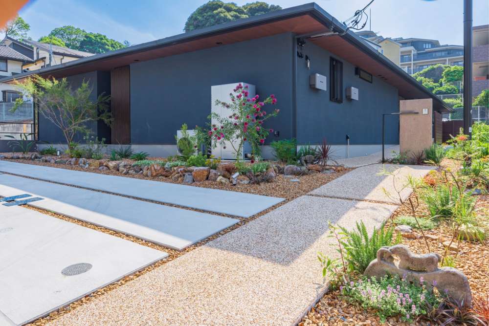 駐車場側のアプローチ