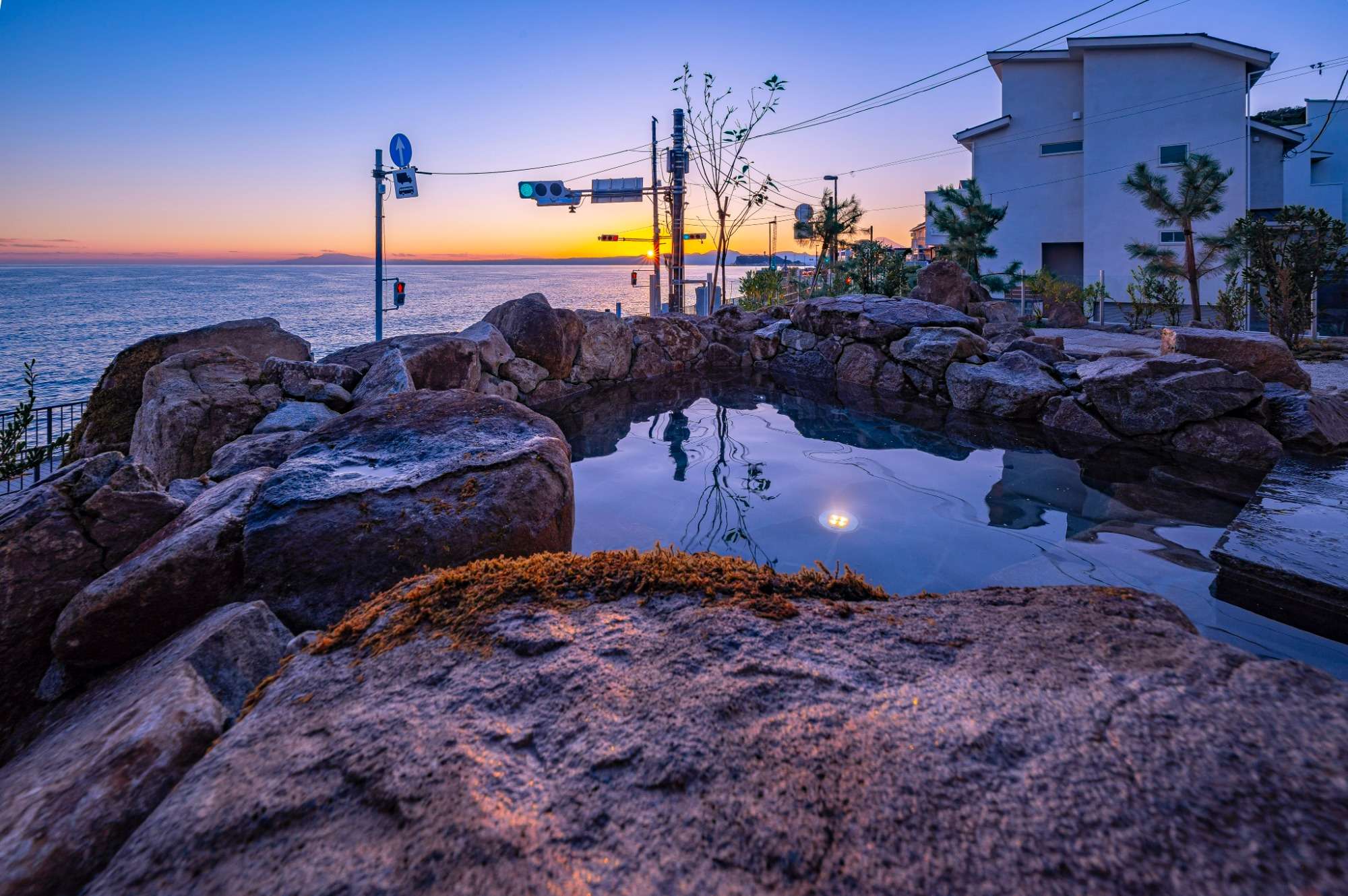湘南の海に沈む夕日