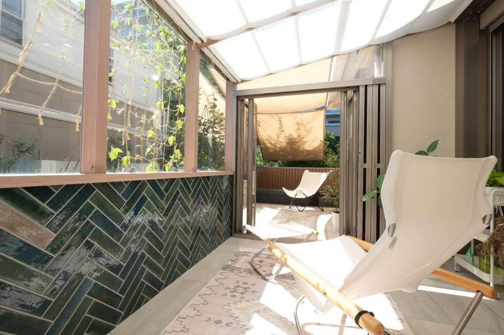 カフェテラスのような空間を作るガーデンルーム　ココマ
