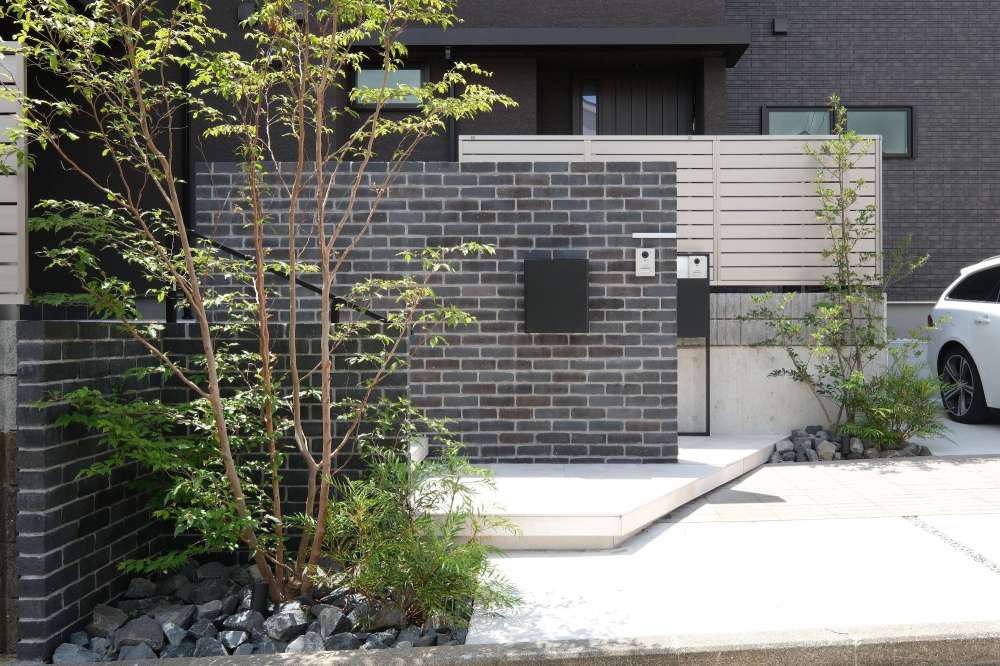 二世帯住宅のエントランス、ファサード