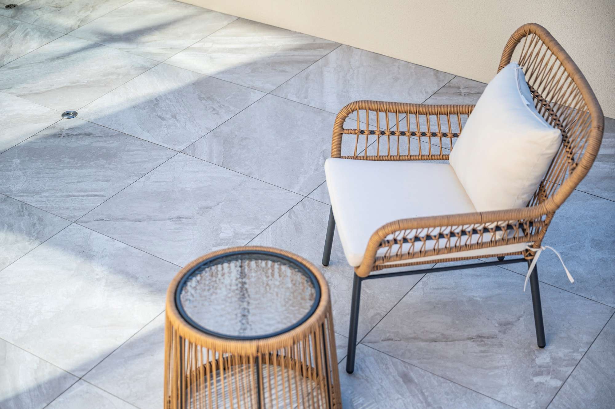 大判タイルを使ったタイルテラス