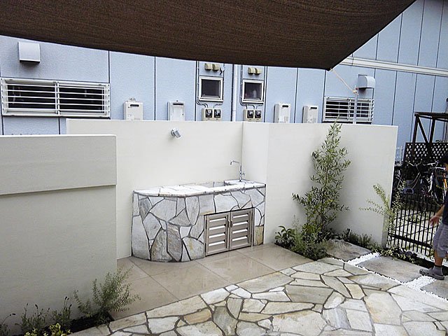 庭の一角に水栓台