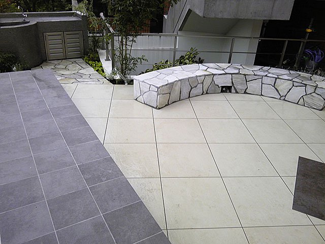 石貼りベンチ、タイルベンチ