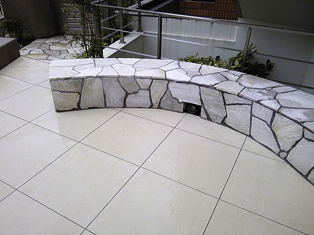 Rの聞いたベンチ