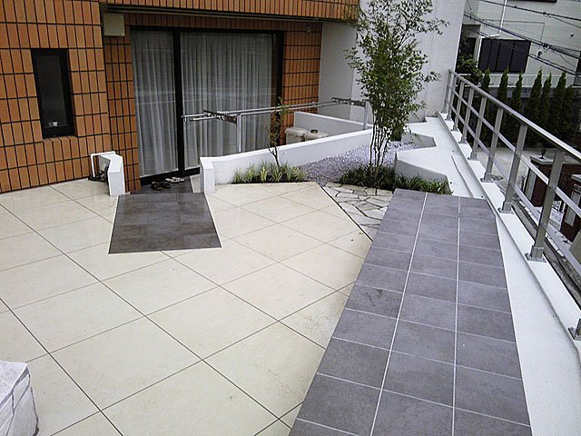 グレータイル、白系タイル