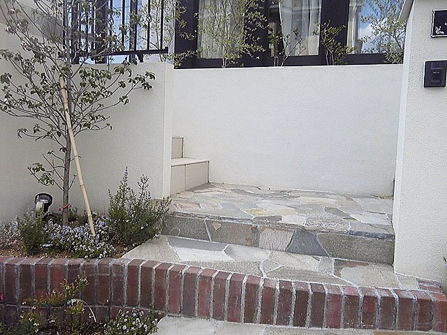 レンガ、花壇、タイル、シンボルツリー